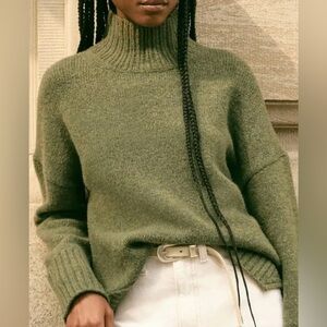 Abercrombie & Fitch Cozy Green Mockneck Sweater